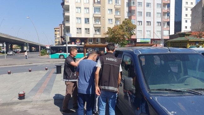Zehir tacirleri narkotik polisinden kaçamadı