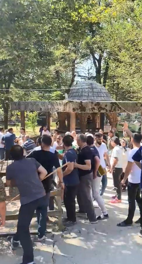 Türbede gerginlik yumruklu kavgaya dönüştü