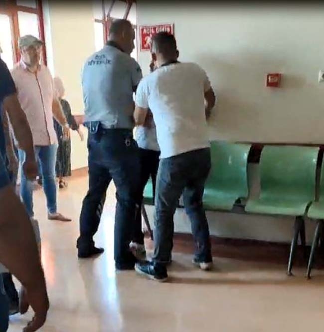 Sağlık personeline korkunç saldırı! Defalarca bıçaklandı