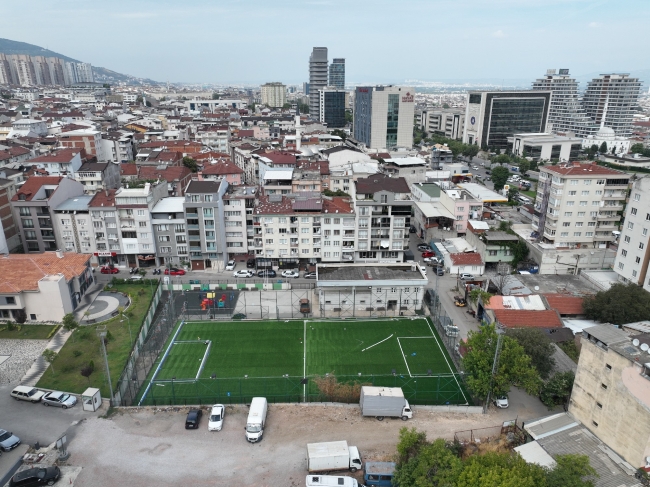 Bursa'da futbol sahaları yenileniyor