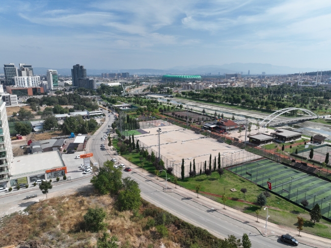 Bursa'da futbol sahaları yenileniyor