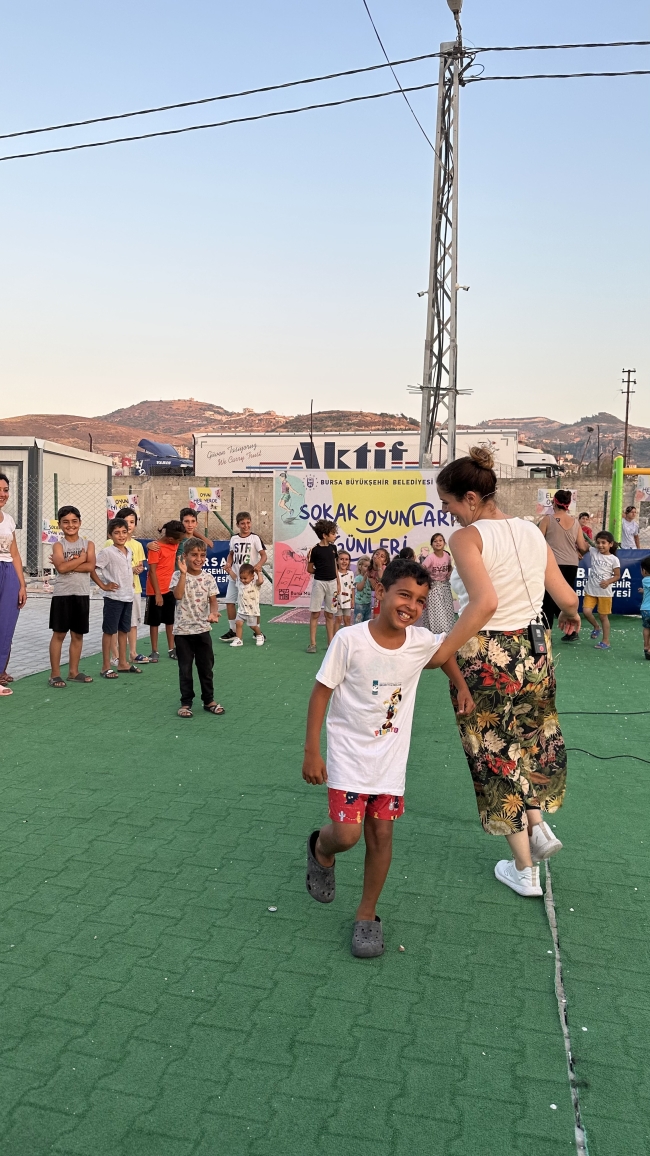Afetin izleri oyunla silindi