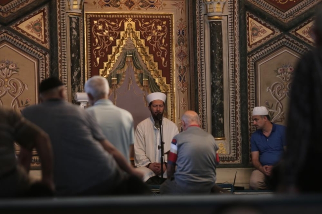 Bu caminin içine sinek dahi giremiyor