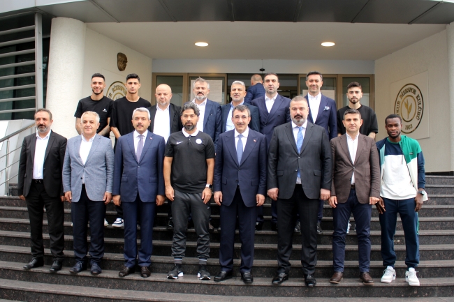 Cumhurbaşkanı Yardımcısı Yılmaz, Çaykur Rizespor’u ziyaret etti