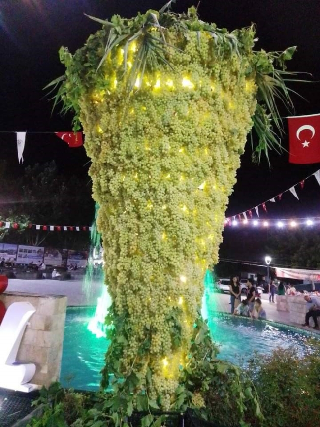 15 Sarıgöl Sultani Üzüm Festivalinde dev salkım ilgi çekti