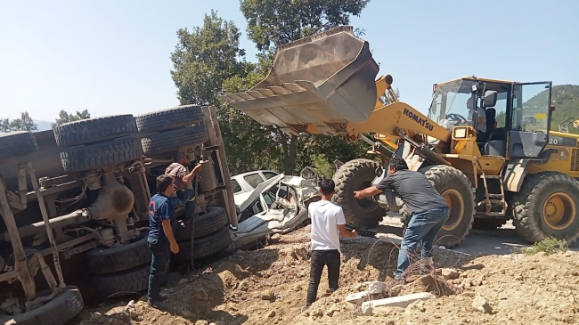 Kalabalığın arasına daldı! 5 ölü, 25 yaralı