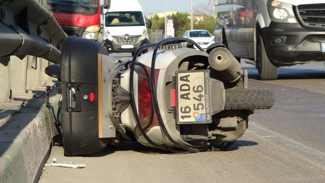 Bariyerlere çarparak hayatını kaybetti