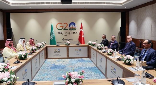 Cumhurbaşkanı Erdoğan, Suudi Arabistan Veliaht Prensi Selman ile görüştü