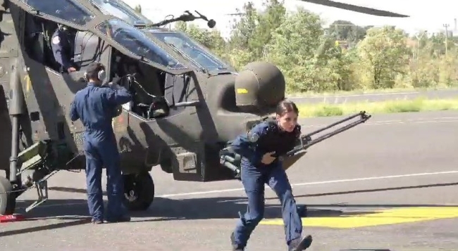 İlk kadın taarruz helikopter pilotu uçuşunu yaptı