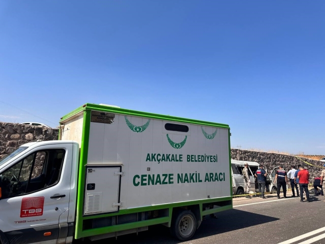 Şanlıurfa'da tarım işçilerini taşıyan minibüs kaza yaptı: 3 ölü 17 yaralı