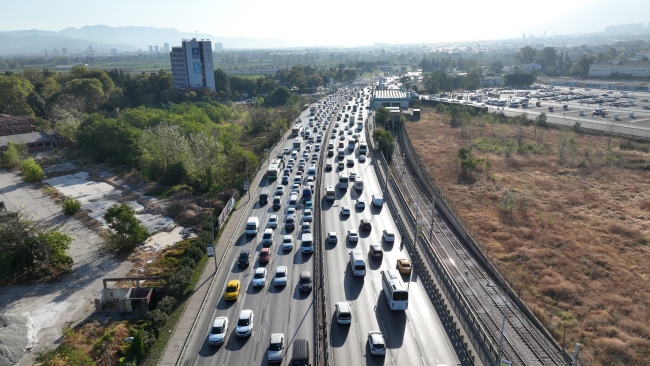 Okulların ilk gününde Bursa trafiği