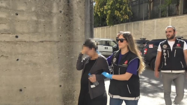 Bursa'da karnı burnunda uyuşturucu satıcısı adliyeye böyle geldi