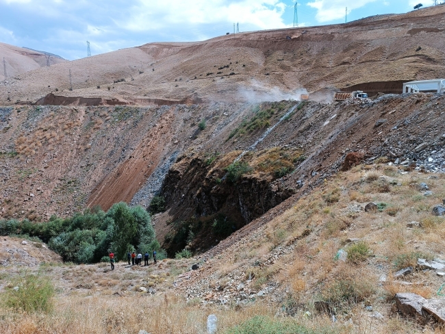 Yüksekten düşen vatandaş hayatını kaybetti