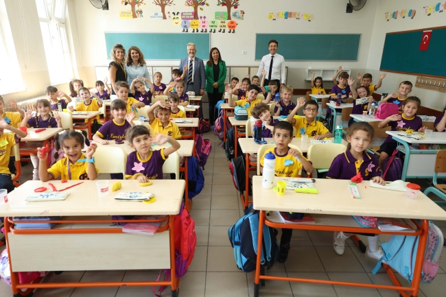 Başkan Erdem'den miniklere ilk gün sürprizi