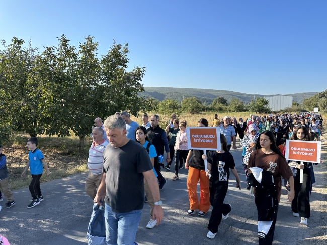 6 km yolu yürüdüler! Tek istekleri 'Servis'