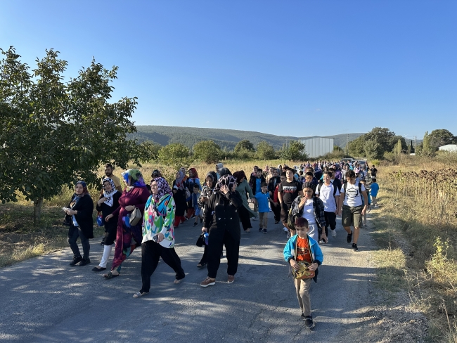 6 km yolu yürüdüler! Tek istekleri 'Servis'