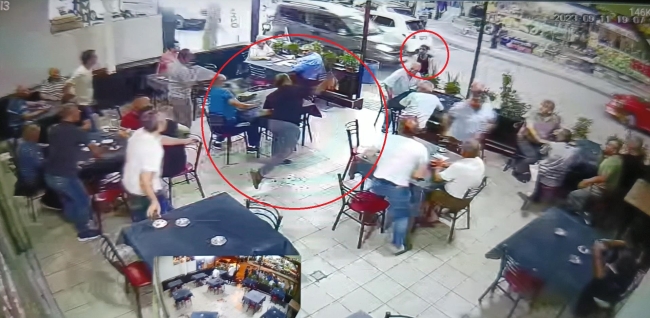 Bursa'da yolda yürüdüğü sırada bıçaklandı