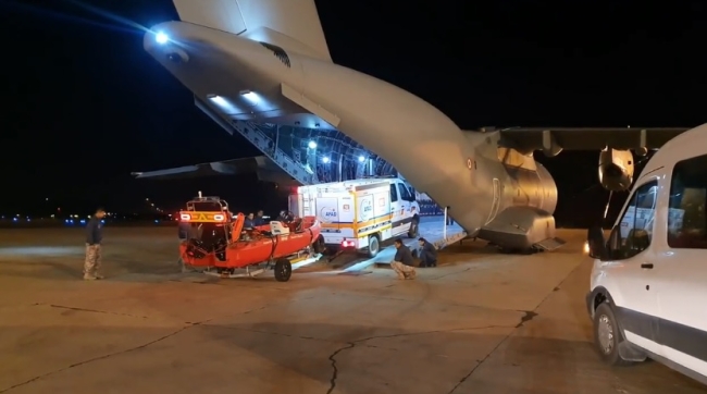 Libya'ya yardım uçakları yola çıktı