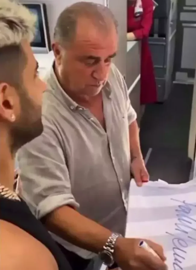 Terim'den Reynmen'e imzalı forma