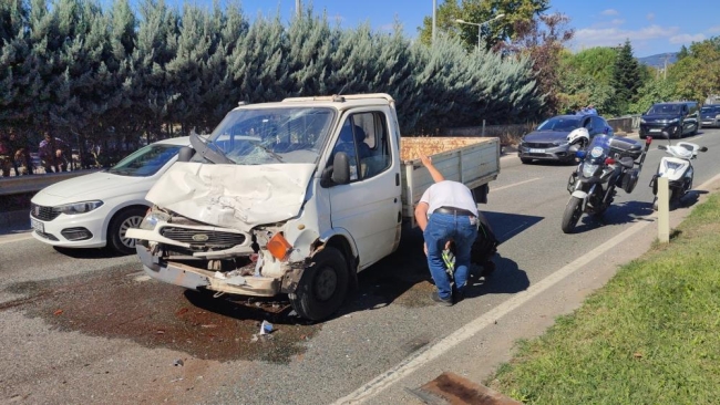 Bursa'da kamyonet TIR'a çarptı! 1 Kişi yaralandı