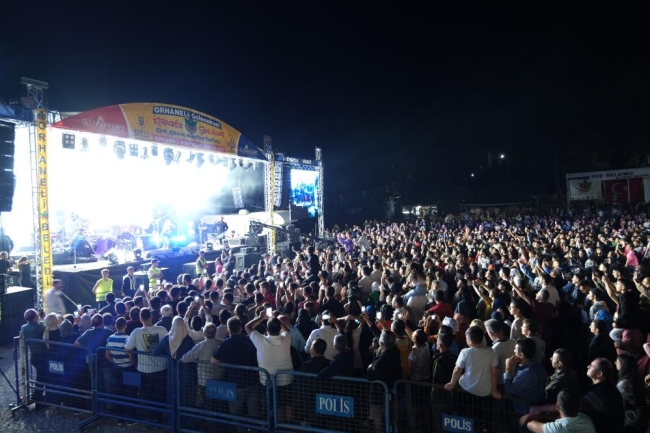 Orhaneli Belediyesi yazı festivalle kapattı