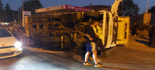Bursa'da kontrolden çıkan TIR dehşet saçtı