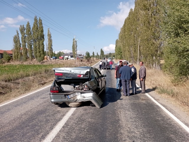 Arkadan çarparak 4 kişinin yaralanmasına neden oldu