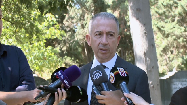 Taçsız Kral mezarı başında anıldı