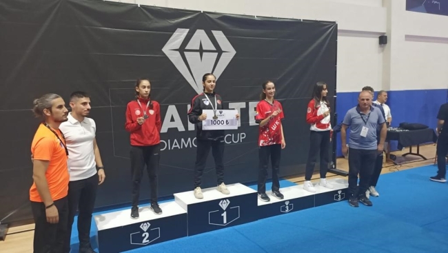 Nilüfer Belediyespor, Kütahya Karate Turnuvası'nda parladı