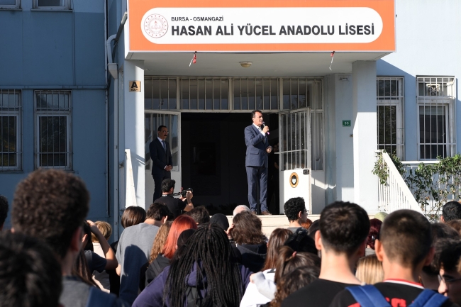 Başkan Dündar'dan yardımcı kitap desteği
