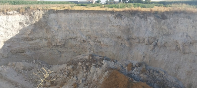 Konya'da 40 metre derinliğinde obruk oluştu