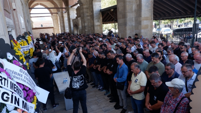 Taksinin açılan kapısı, genç gazeteciyi hayattan kopardı
