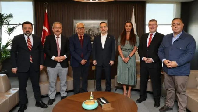 Gazetecilerden yeşil pasaport talebi