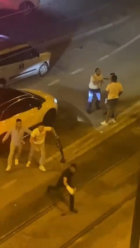 Kavga ettiler domino taşı gibi devrildiler