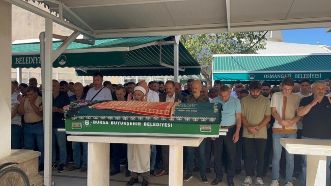 Yeğeni tarafından vahşice öldürülmüştü! Son yolculuğuna uğurlandı