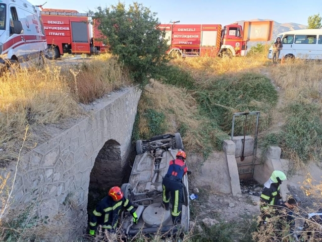 Otomobil su kanalına uçtu: 3 yaralı
