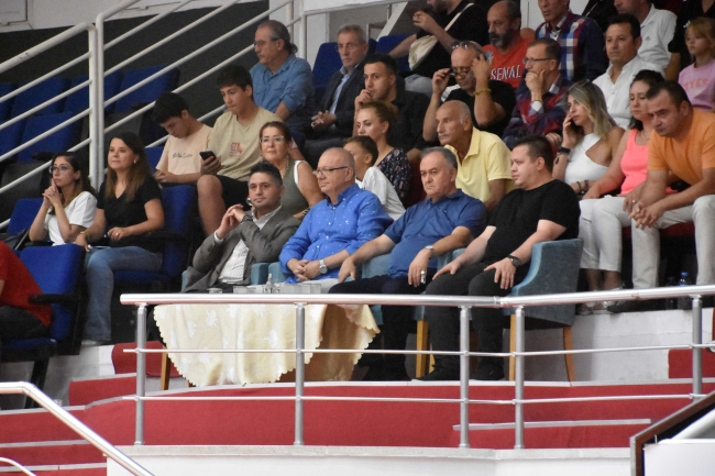 Ege Cup'ta şampiyon Bahçesehir Koleji