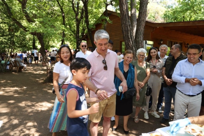 Marmaris’te geleneksel çocuk yardım şenliğinin ilki yapıldı