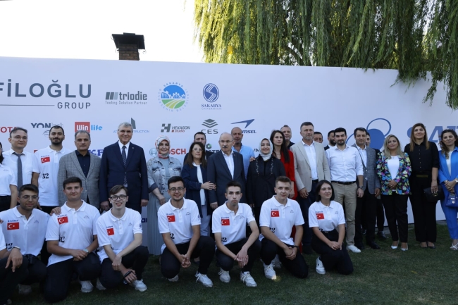 Öğrencilerin geliştirdiği güneş enerjili araç tanıtıldı