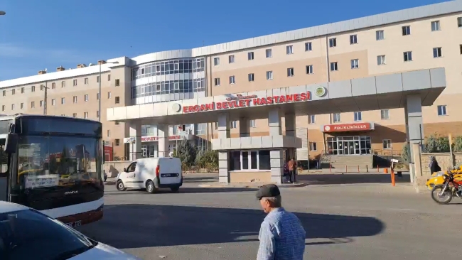 3 yaşındaki çocuk otomobilin altında kalarak can verdi