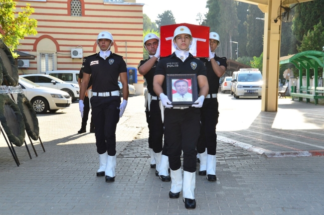 Polis görev başında şehit oldu
