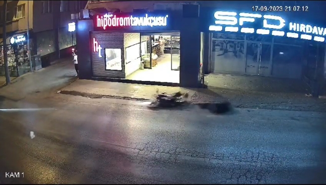 Motosikletliye çarptı! Metrelerce savruldu