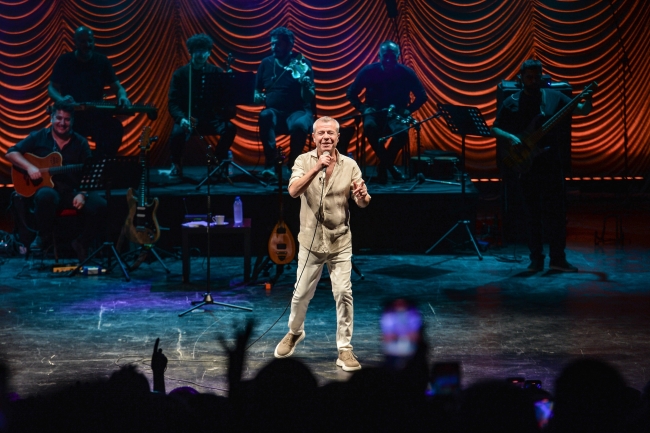 Levent Yüksel 30. yıla özel Senfonik Orkestrası ile konser verecek