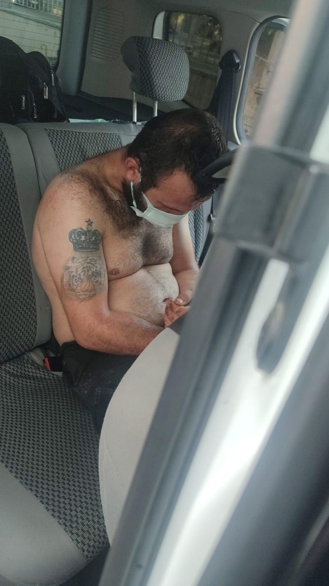 Annesini rehin alıp, 4 saat sonra bacağından vurulan şüpheli, hastanede öldü