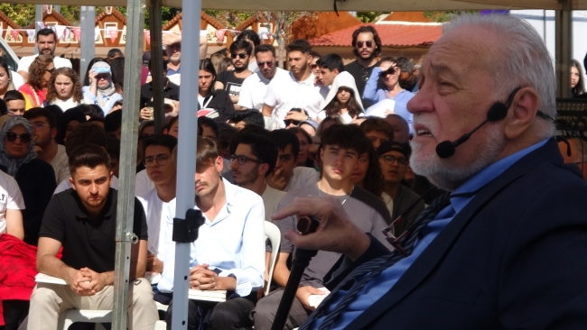 Mikrofonu bozulan İlber Ortaylı: "Bu işler kanun nizam yazmakla olmuyor"