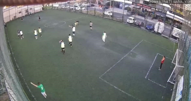 Futbol oynarken kalp krizi geçirdi