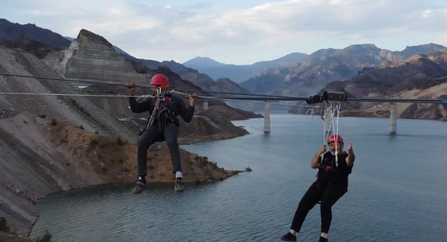 Belediye başkanının zipline heyecanı kötü bitti