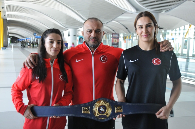 Dünya şampiyonu Buse Tosun yurda döndü