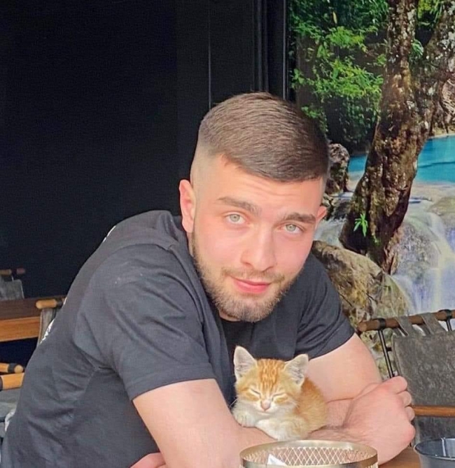 Duvara çarpan araçtaki 4 kişi öldü! Kimlikleri belli oldu