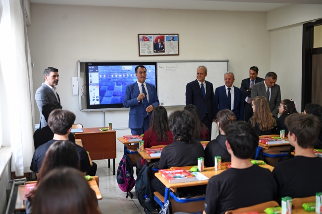 Başkan Dündar, Bursa Erkek Lisesi’nde öğrencilerle buluştu